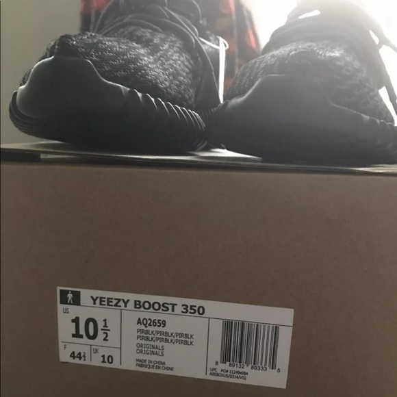 Yeezy Pirate Blacks 2016 Size 10.5 - Picture 8 of 8